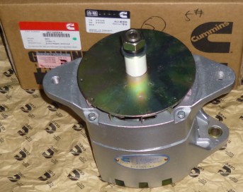 康明斯柴油發(fā)動(dòng)機充電機發(fā)電機