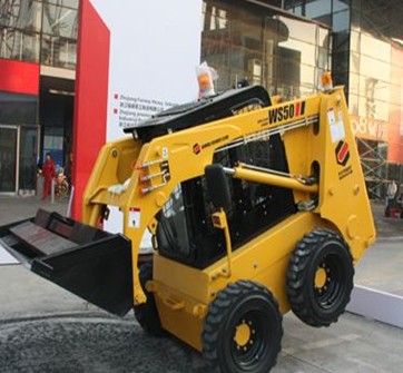 福威滑移裝載機、兩頭忙進(jìn)口Perkins珀金斯發(fā)動(dòng)機