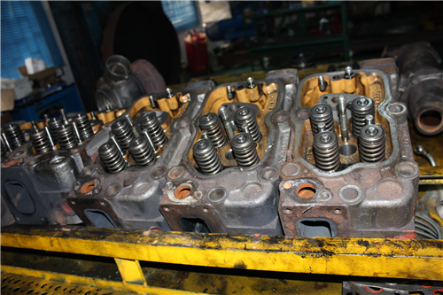 三菱S6R-PTA柴油發(fā)動(dòng)機缸蓋