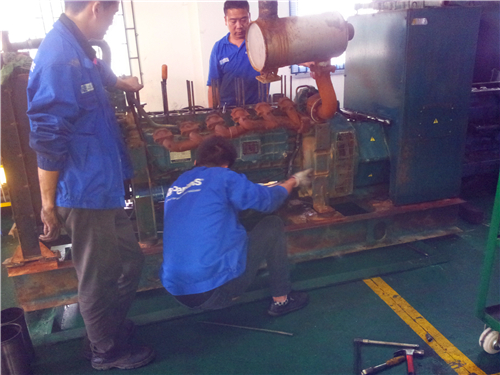 拆卸三菱S12柴油發(fā)動(dòng)機噴油器總成