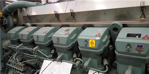 安裝三菱S12柴油發(fā)動(dòng)機曲軸、主軸承瓦