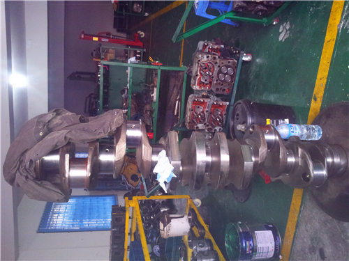 測量三菱S12柴油發(fā)動(dòng)機氣缸頭下表面的變形