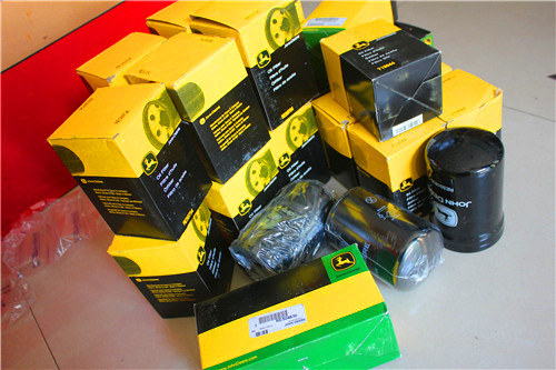 約翰迪爾6059發(fā)動(dòng)機機油冷卻器RE61769機油散熱器強鹿機油濾清器T19044配件