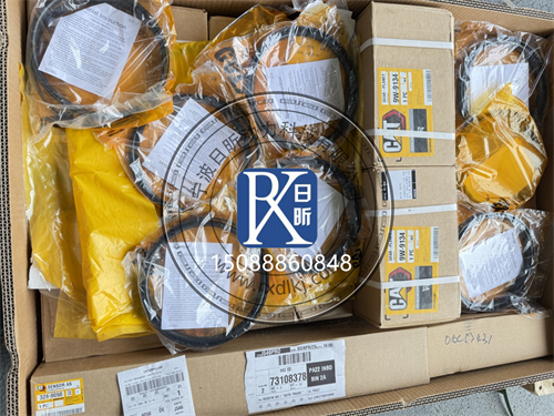 卡特彼勒950GC裝載機C7.1發(fā)動(dòng)機維保全攻略：從日常養護到配件選購指南